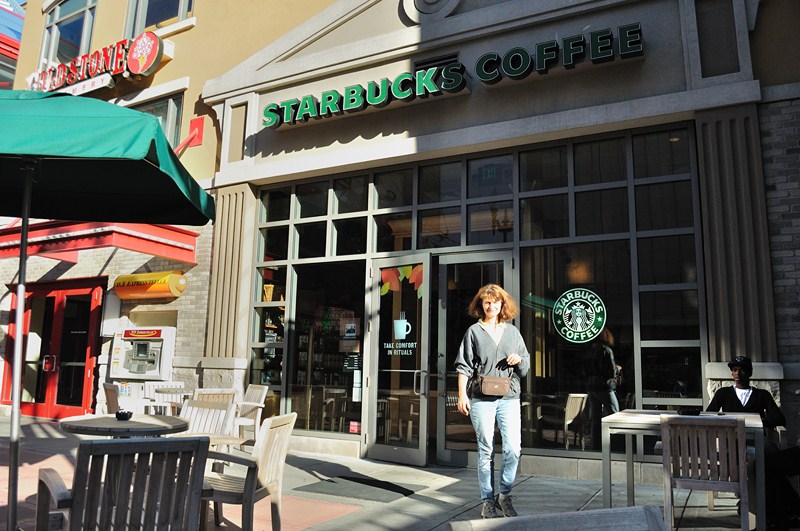 196 Minneapolis Pause Starbuck.jpg